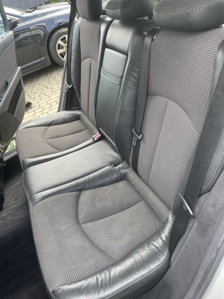 Mercedes e klasa 211