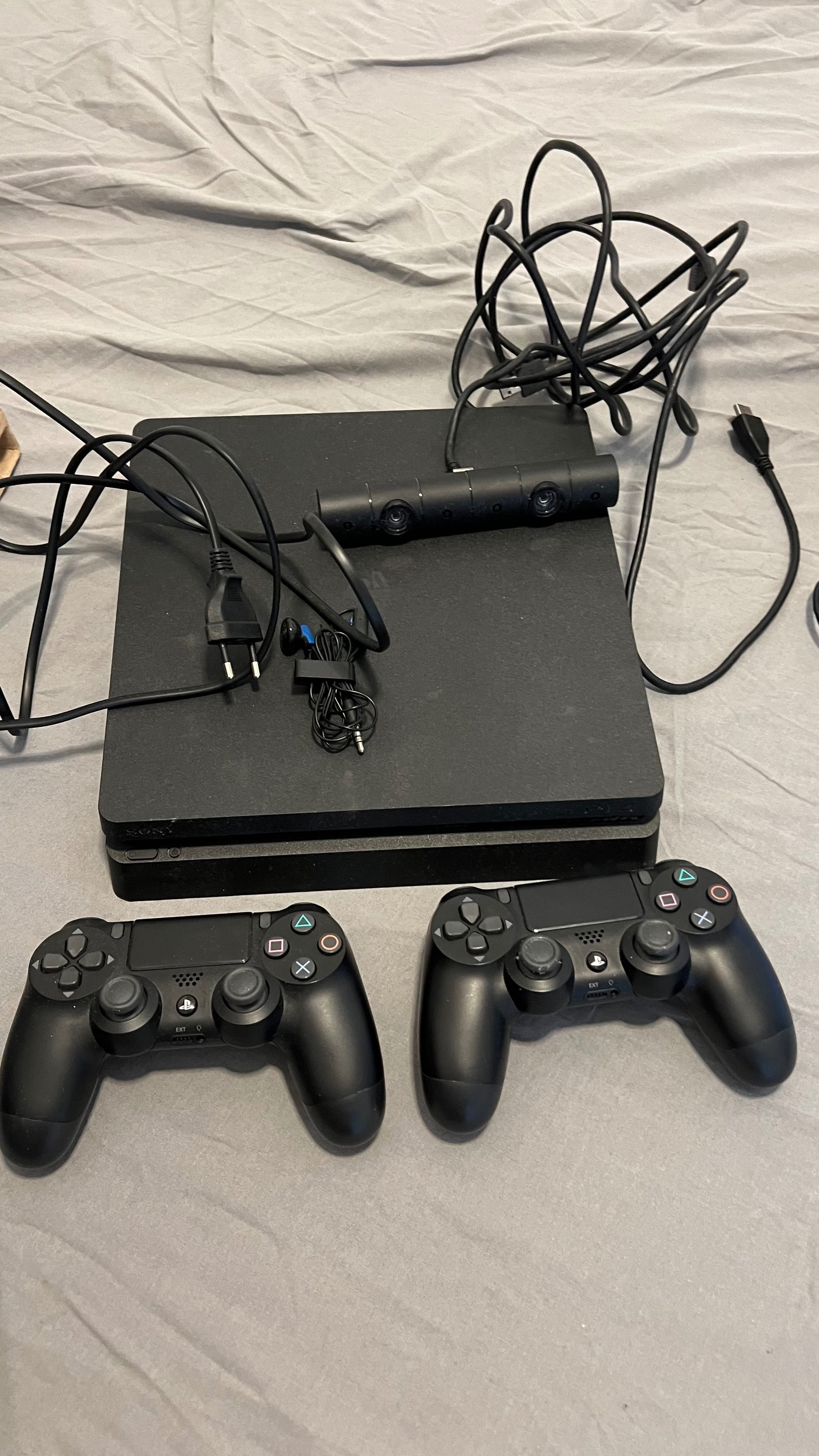 Ps4 Slim 1TB + 2 Controles + fone de ouvido + PSCam