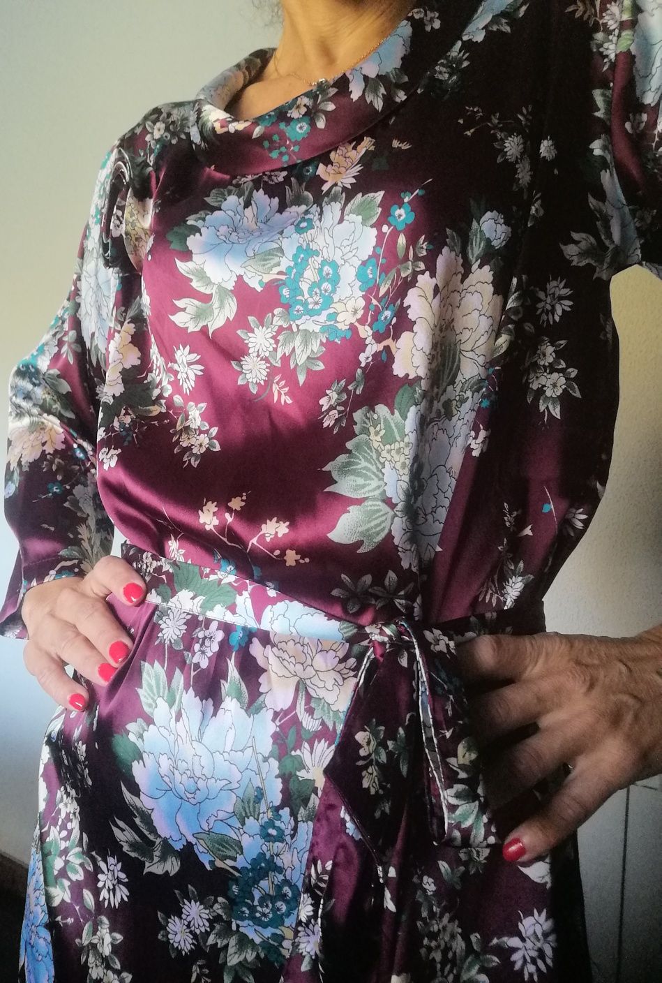 Vestido seda com flor