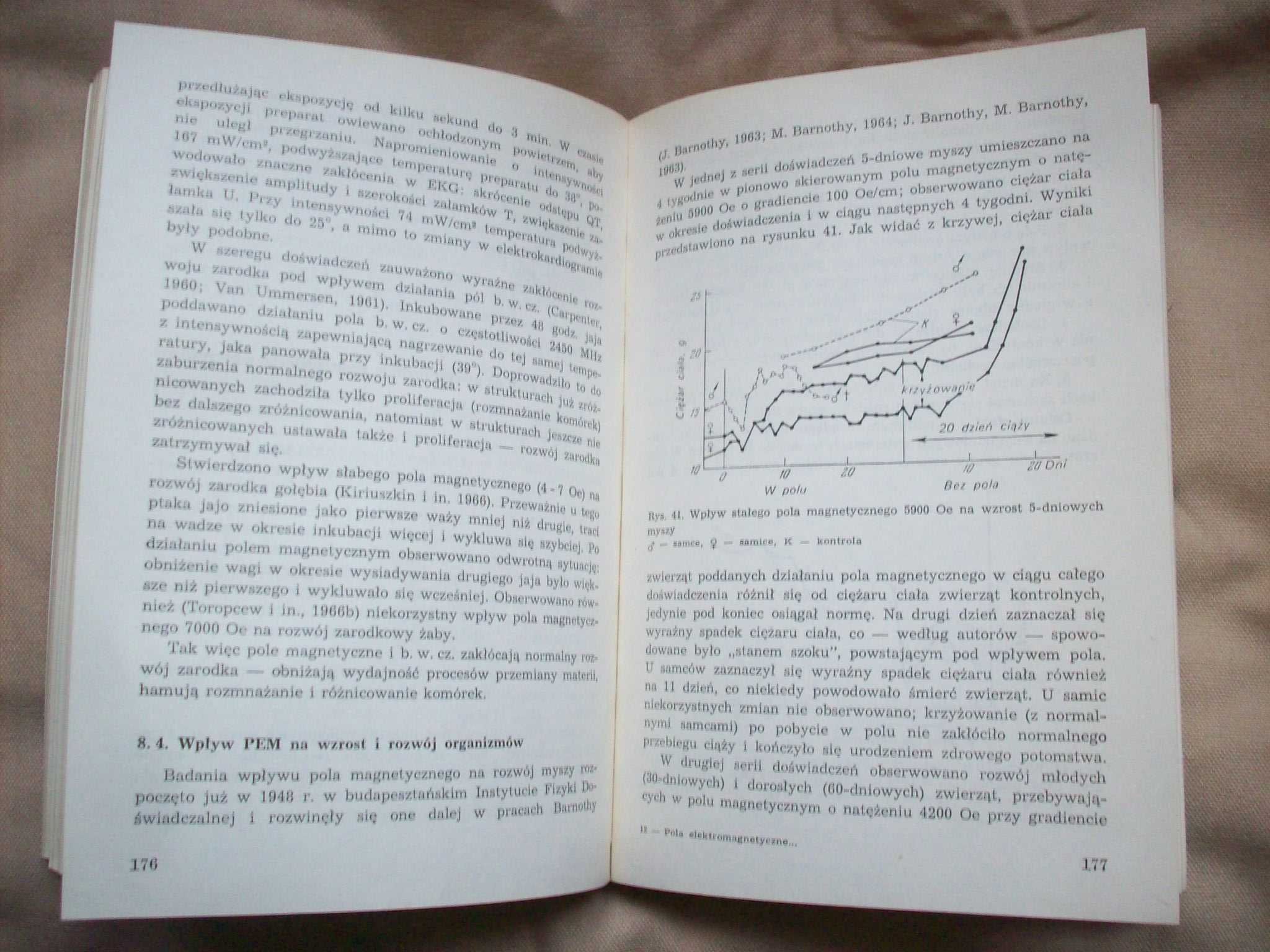 Pola elektromagnetyczne a żywa przyroda, A.S.Presman, 1971.