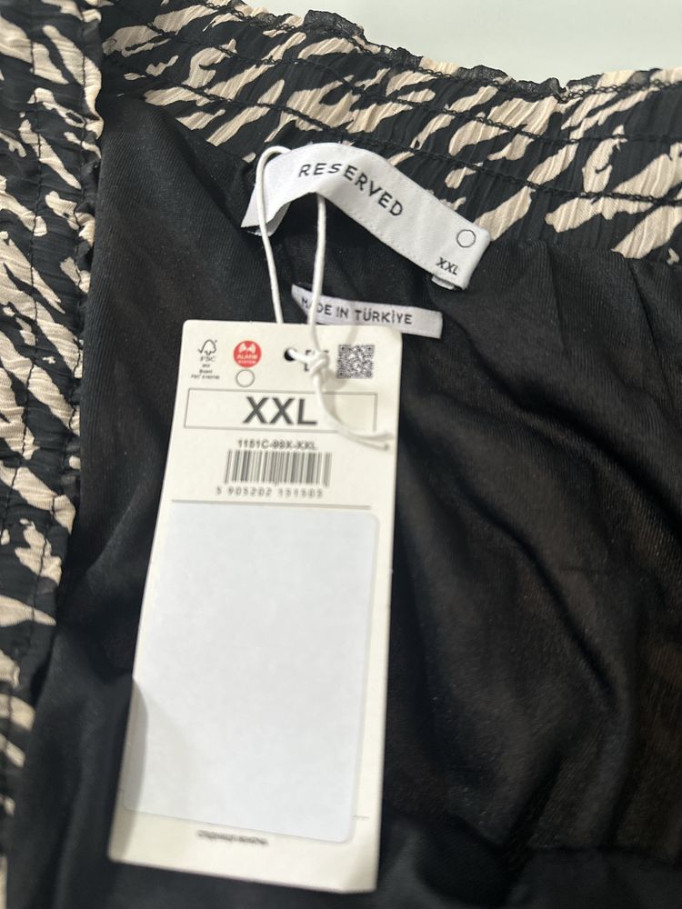 Saia curta com folhos xxl/44 nova