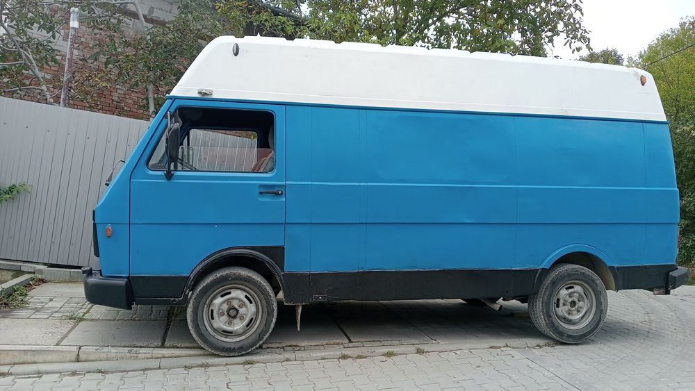 Продам бус Фольксваген лт28 на повному ходу двигун масла не бере після