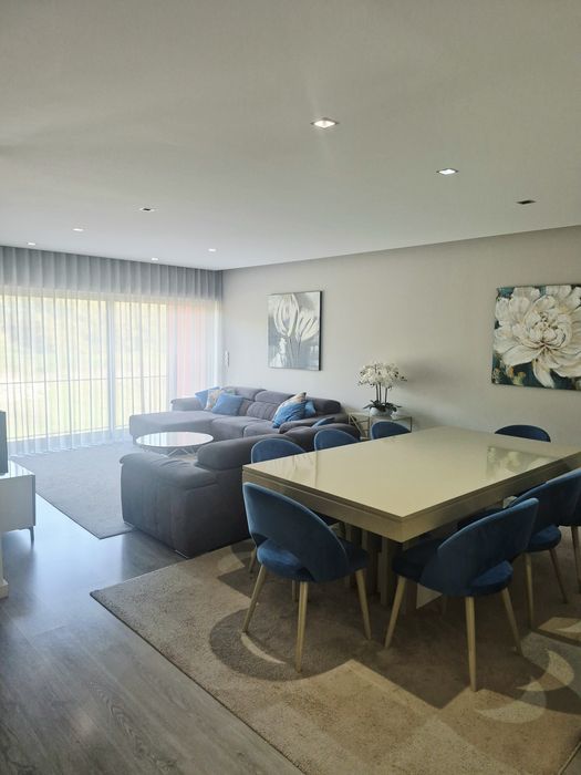 Moradia geminada T3 com jardim e garagem p/ 4 carros-Oliveira S Mateus