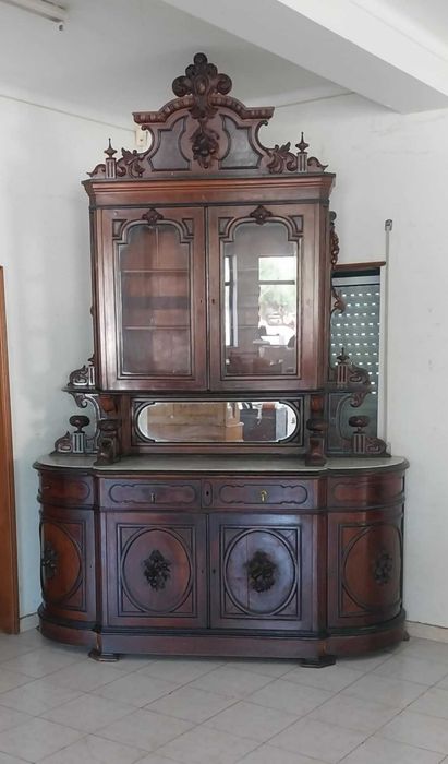 Antigo e Imponente Louceiro Palaciano (Romântico "Rico")