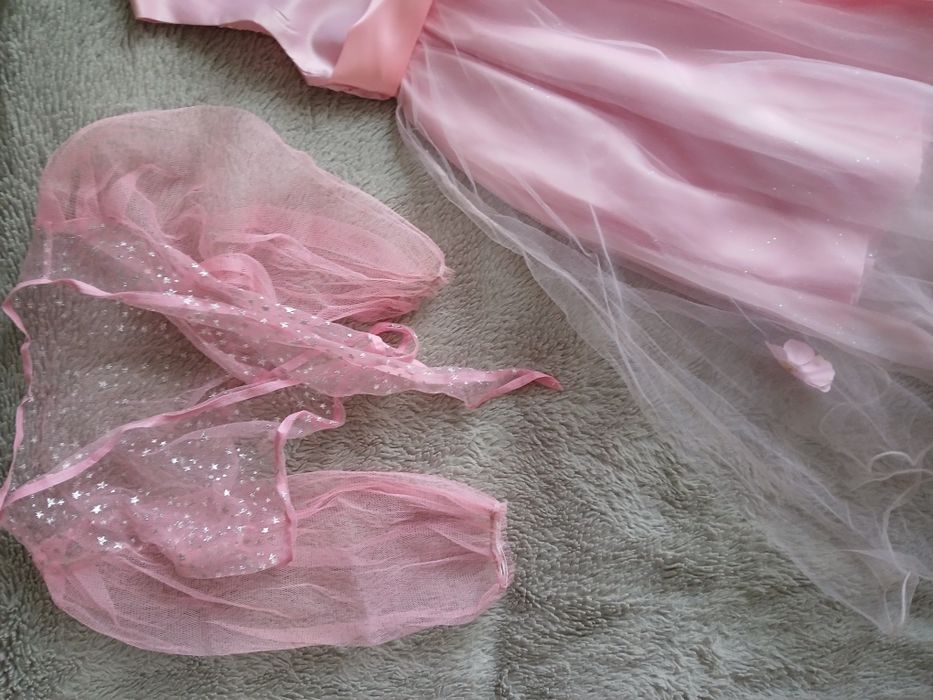 Дуже гарна сукня на принцесу 6 років