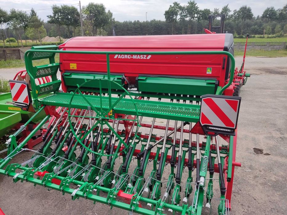 Siewnik nadbudowany SN301 AgroMasz NOWOŚĆ. 2024