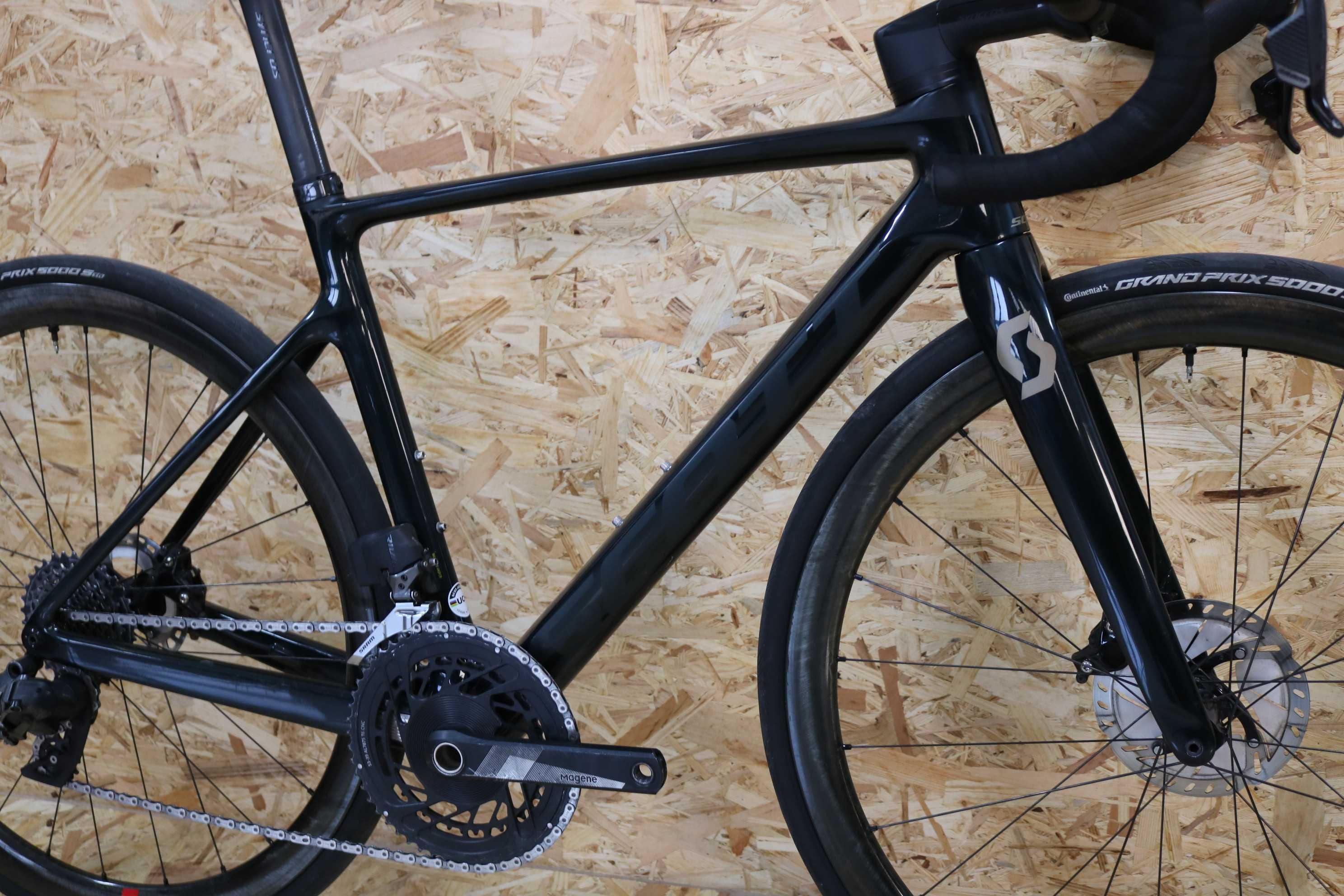 Bicicleta carbono Scott Addict RC - Sram Rival AXS - Rodas Carbono