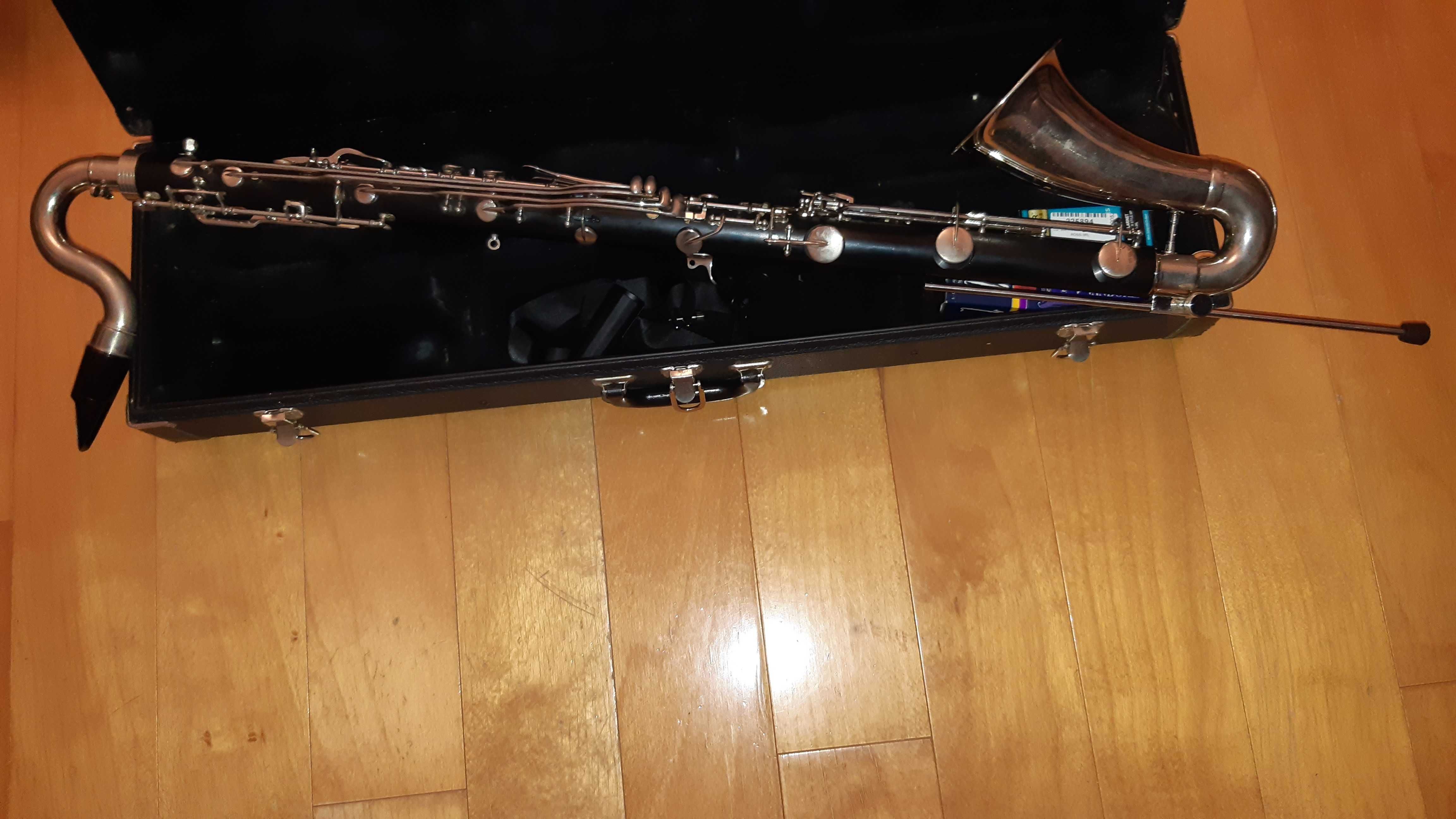 Clarinete Baixo ( plástico) Si bemol  Armstrong  USA