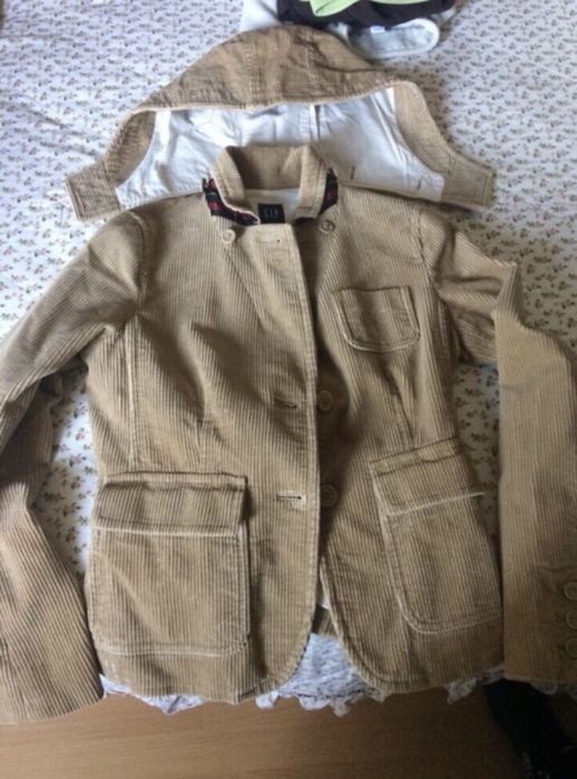 Camisa Sacoor e Tommy e casacos GAP e Benetton