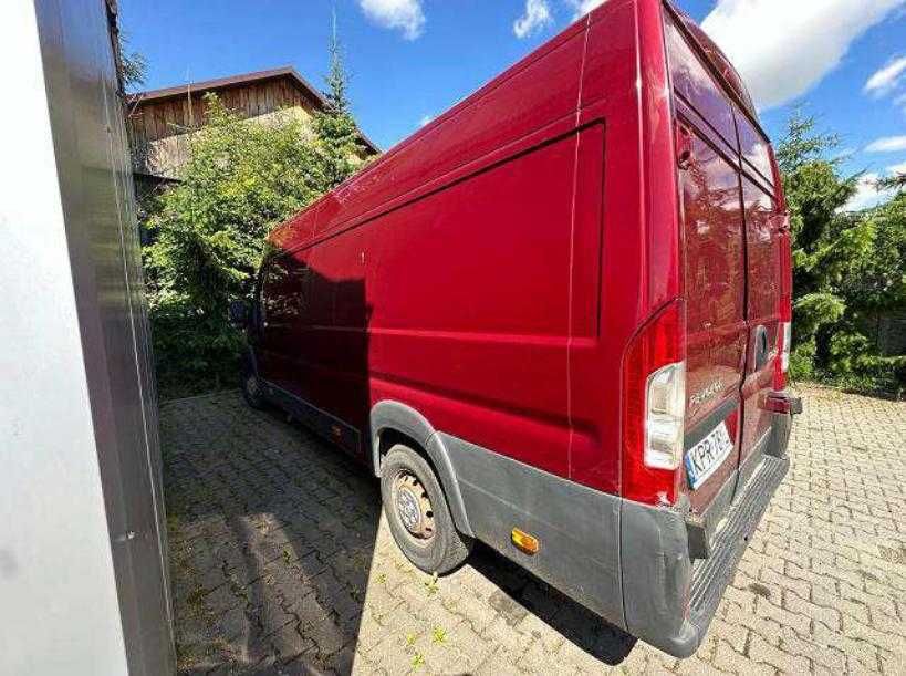 Peugeot model Boxer 435
