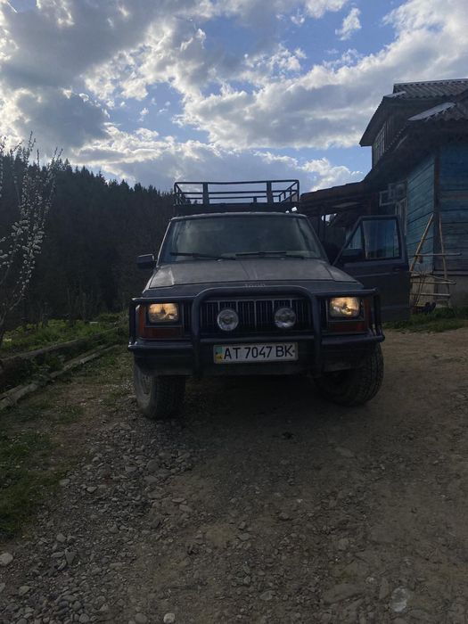 Джіпа черокі 2,5 турбо Дизель 1991 року пробіг