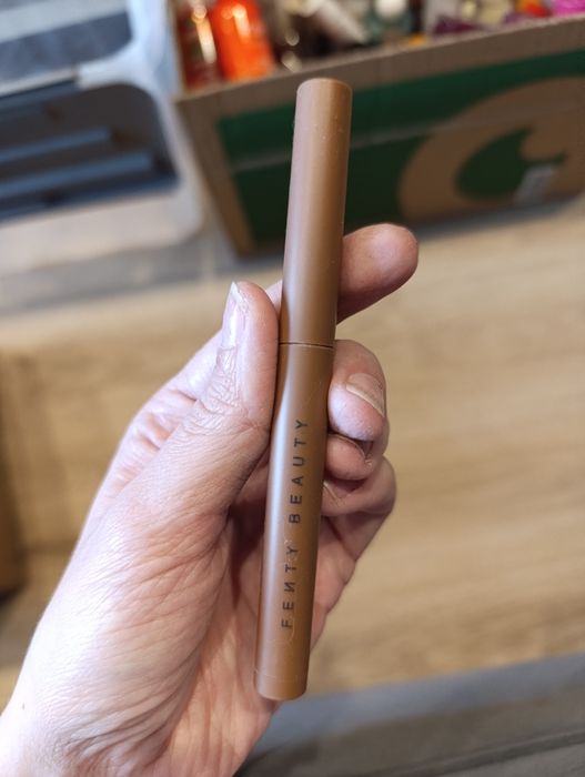 Fenty Beauty cień do powiek w sticku