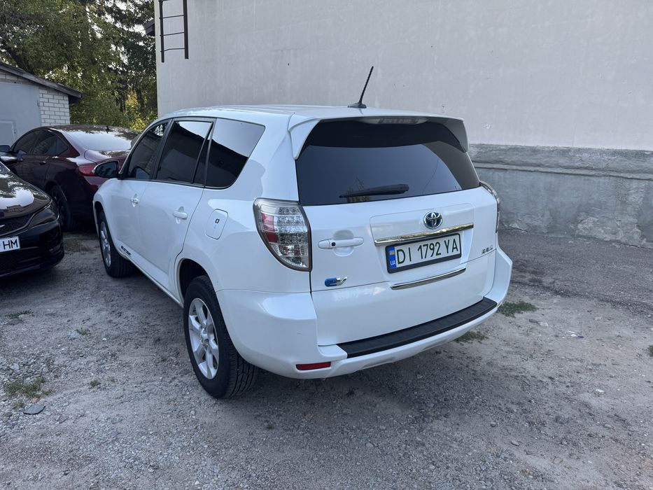 Toyota rav4, electric 42kw запас ходу 150-170км