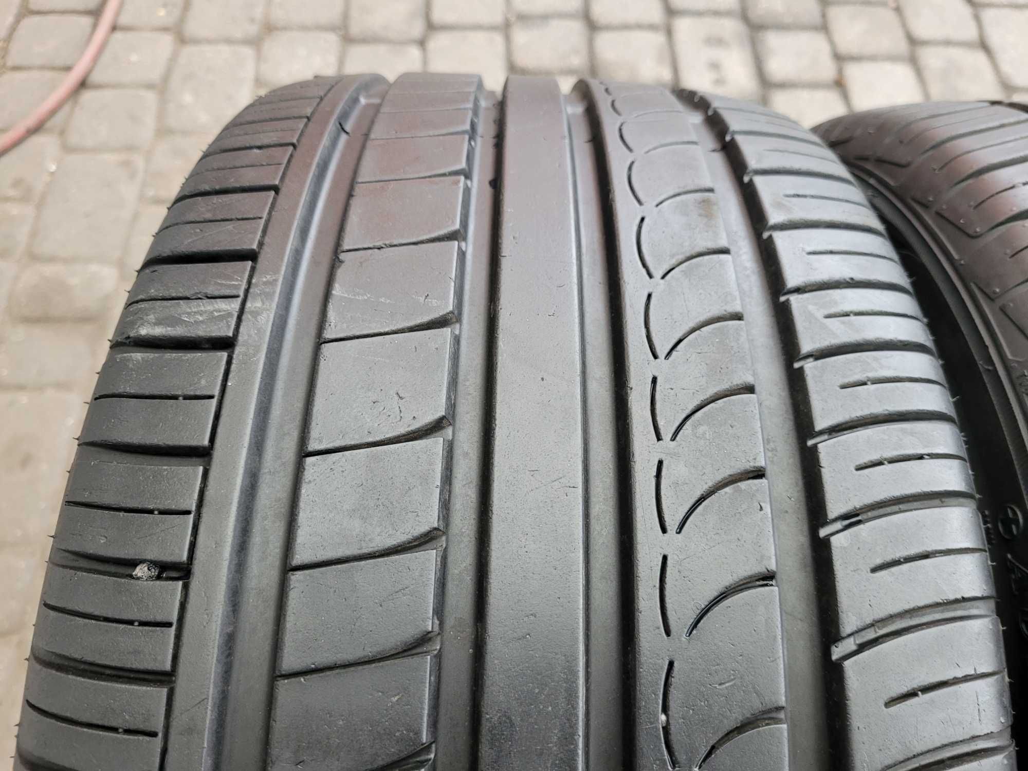 245 / 40  ZR  17     Austone