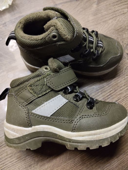 Теплі кросівки на осінь