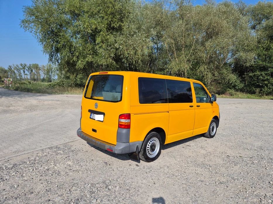 F-VAT 23%*Volkswagen Transporter T5*9 osób *SPRAWNA KLIMA*1 właściciel