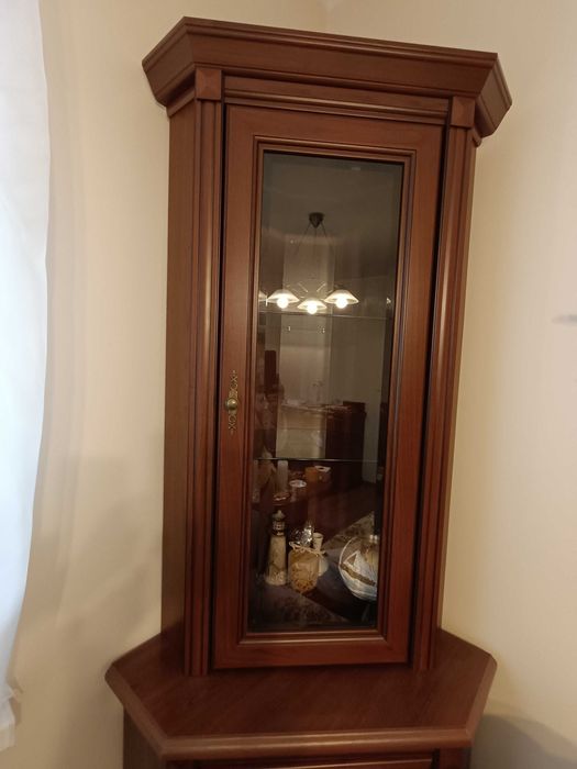 Zestaw mebli - komoda , witryna narożnikowa, stolik kawowy