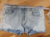 Jeansowe spodenki z haftem