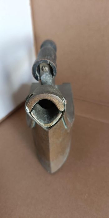 Ferro antigo de latão miniatura de brincar