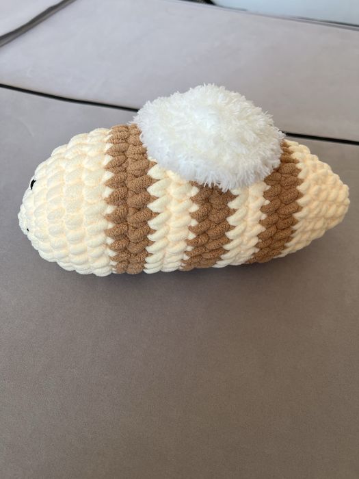 Boneca em corchê da Pelúcia de Abelha Fofa – Macia e Encantadora!