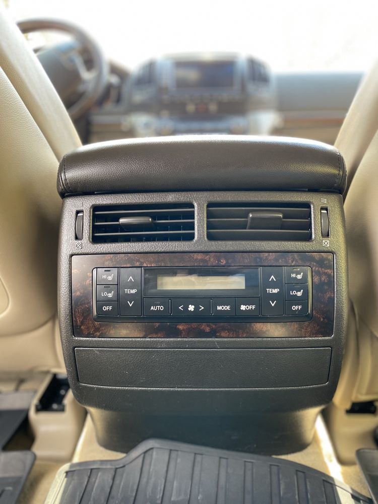 Toyota Land Cruiser  2011