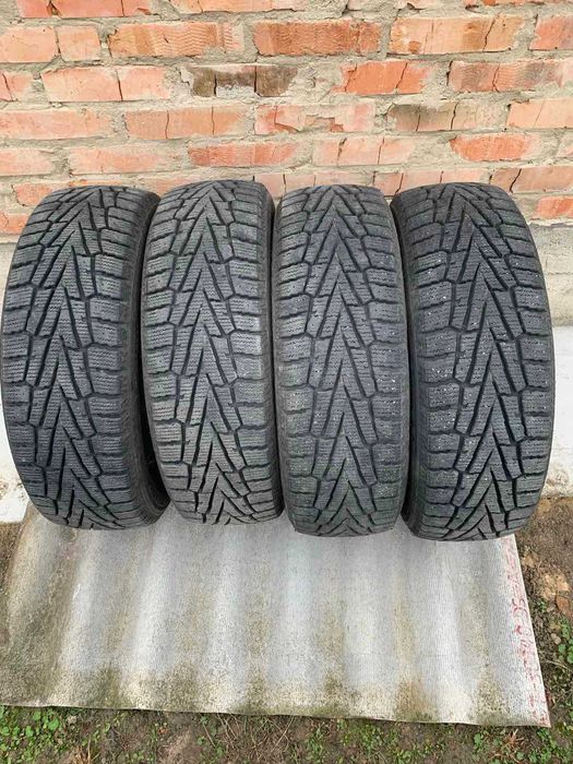 Зимові шини Roadstone