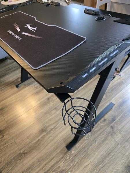 Sprzedam meble młodzieżowe z jysk. biurko i szafka rtv