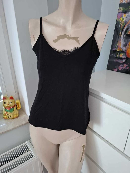 Czarny top na ramiączkach z koronką bluzka blieliźniana podkoszulek