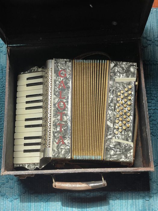 Acordeão Antigo Galotta