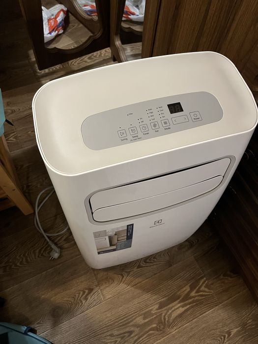 Кондиціонер мобільний Electrolux EACM-12 CG/N6