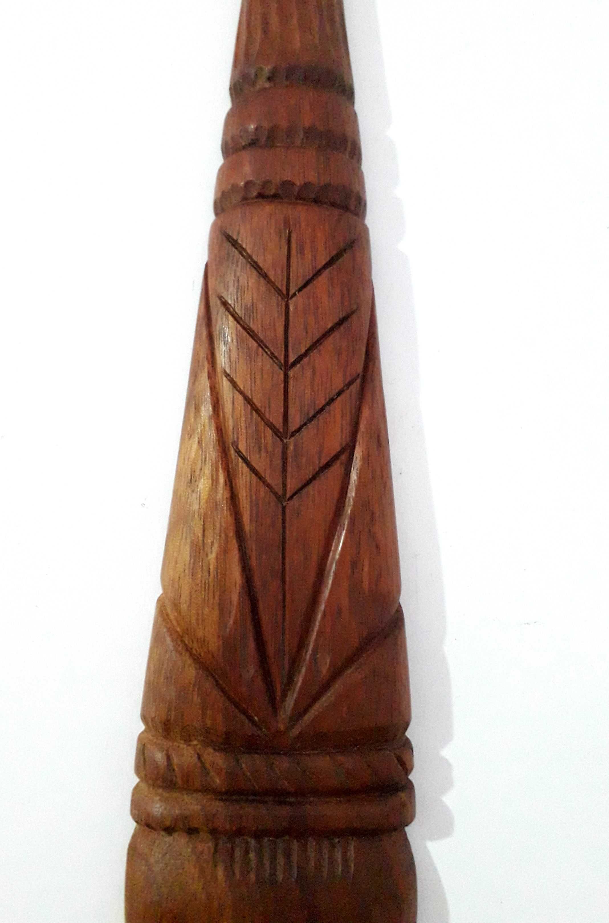 Máscara tribal decorativa em madeira (Cuba)