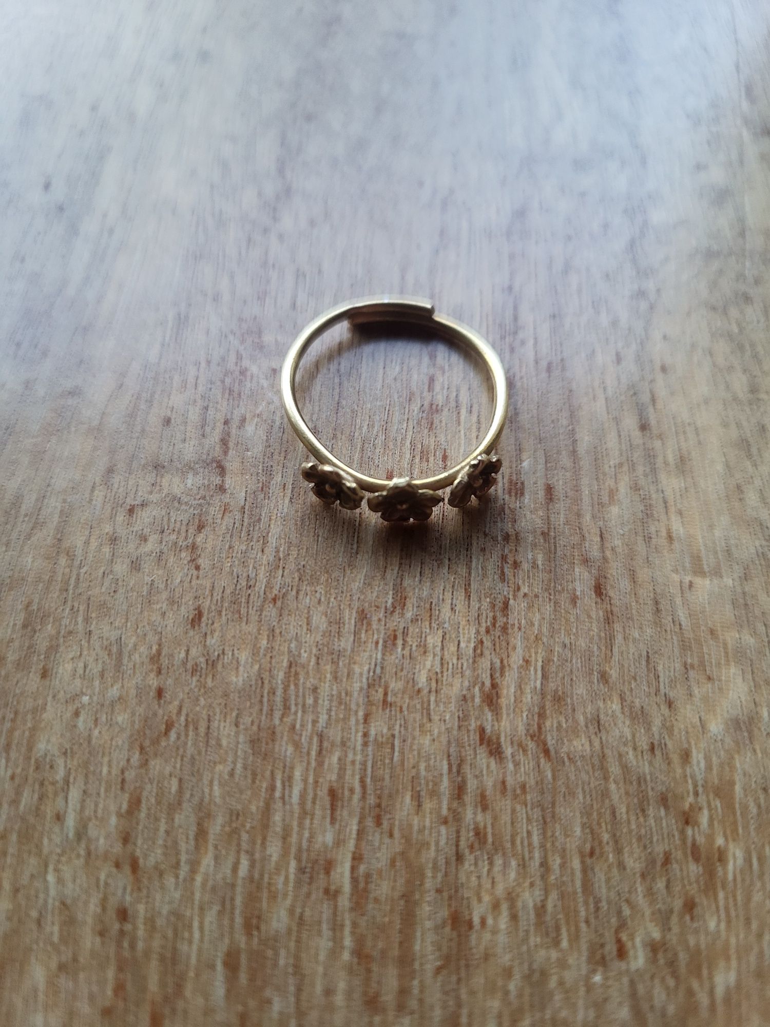 Anel Flores Dourado - MESH