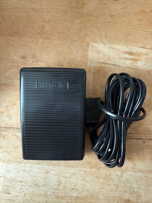 Maszyna do szycia Husqvarna Huskylock S15