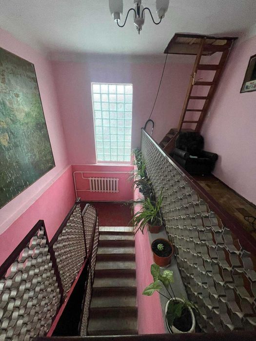 Продається 2 поверховий будинок