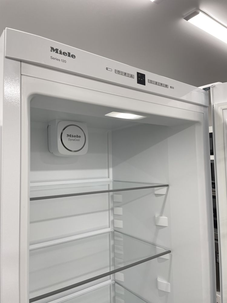 2022 рік ідеальний фасад Холодильник Miełe KFN 29162 D ws