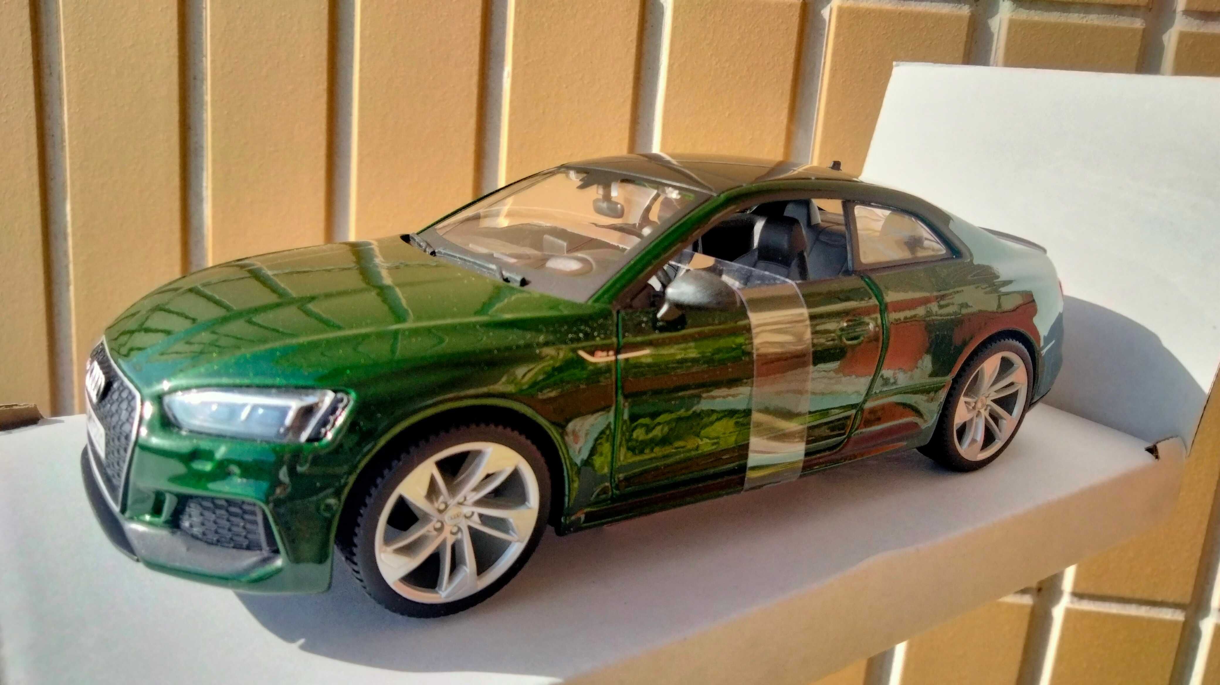 Audi RS5 Coupé (1:24)
