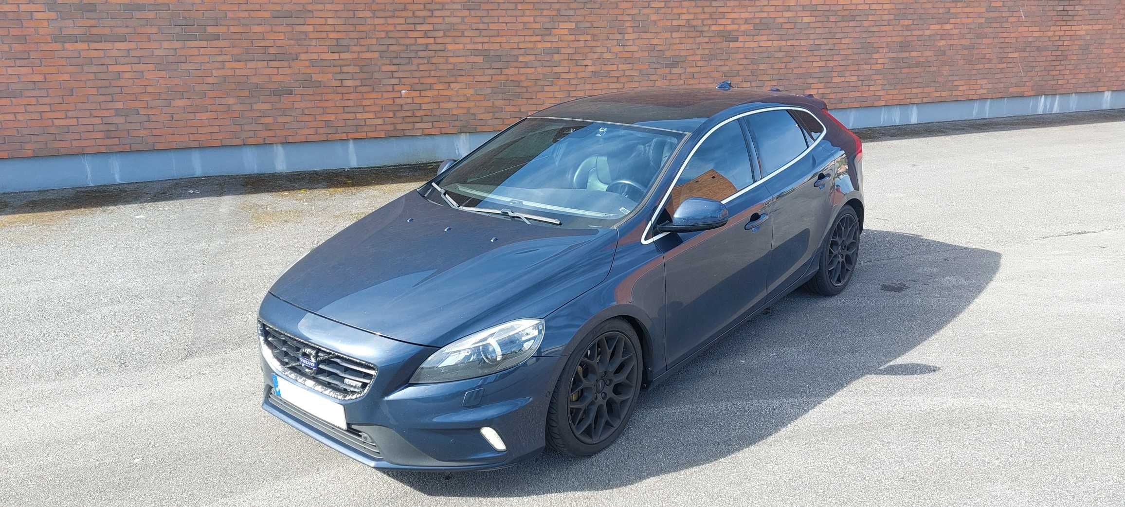 Volvo v40 r design d4