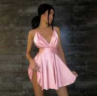 Шелковое розовое короткое платье с открытой спиной лето