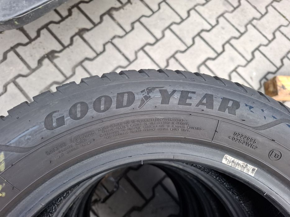 Opony 175/65/14 GoodYear Vector4season[S]