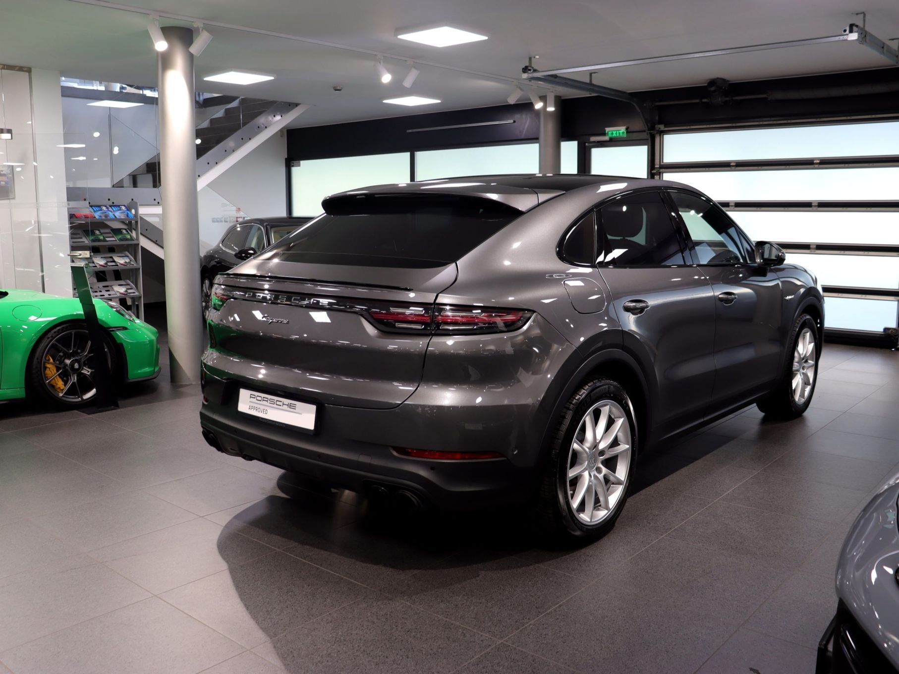 Porsche Cayenne Coupe E-Hybrid .