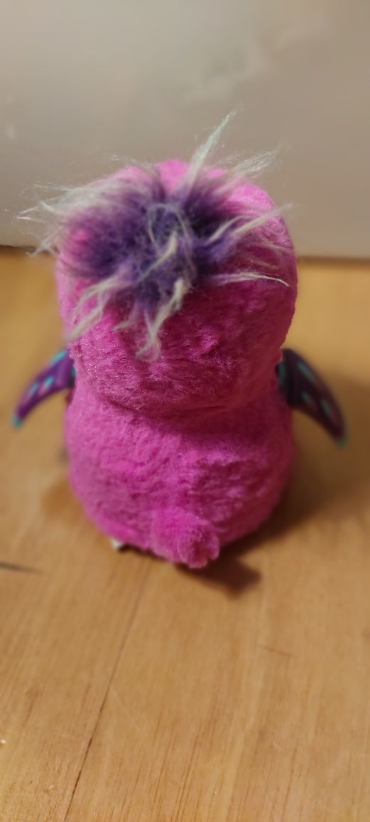 Pingwin jeździ i mówi! Hatchimals interaktywny
