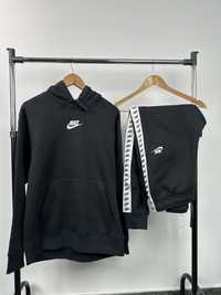 Спортивний костюм Nike Essential Hooded Tracksuit DM6838-010