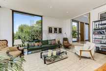 Vista Mar, linhas contemporâneas, Localização