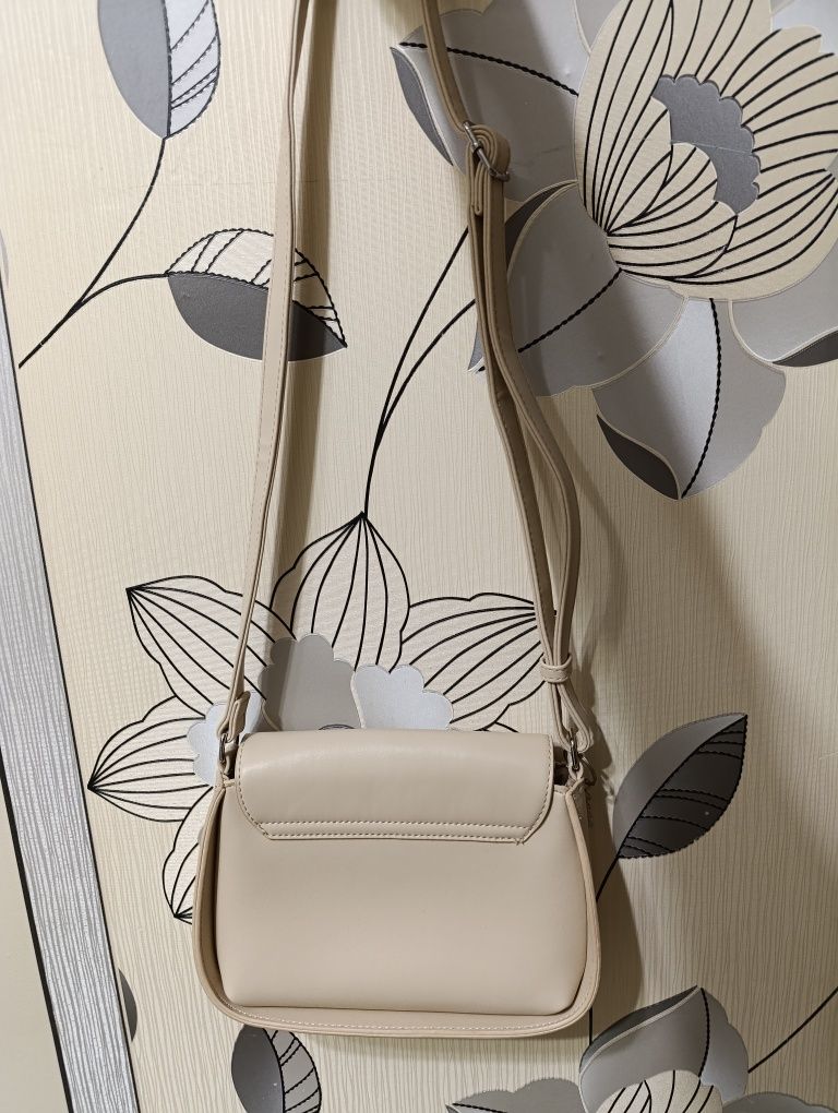 Сумка Louis Vuitton і бежева сумка