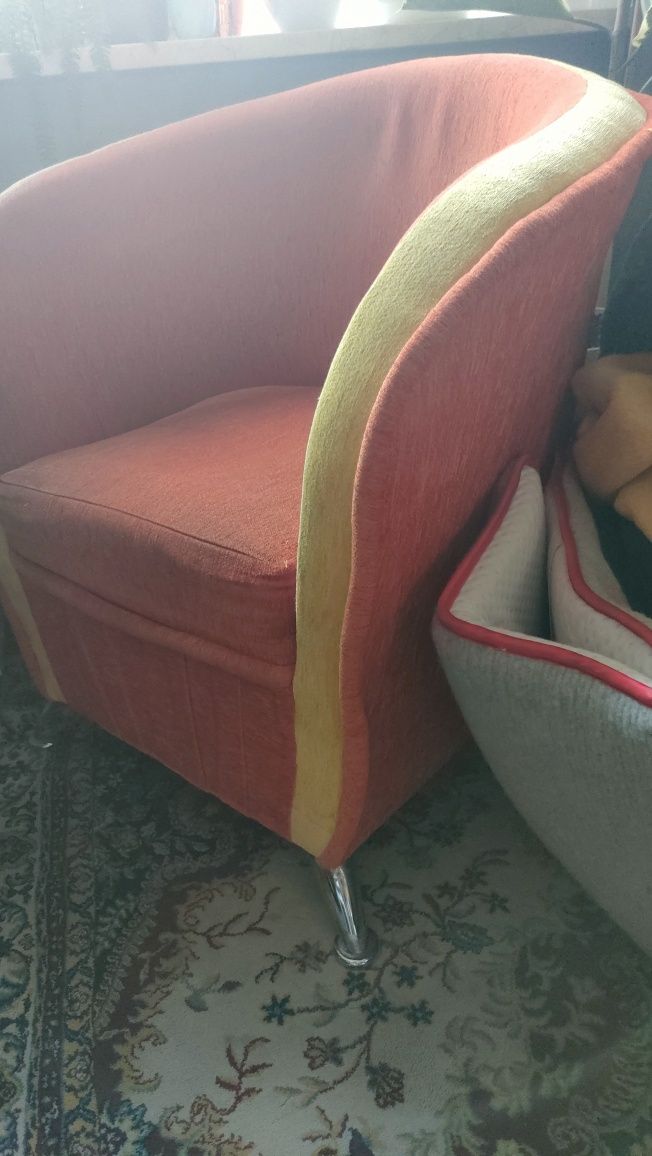 Fotel z pojemnikiem pod siedziskiem
