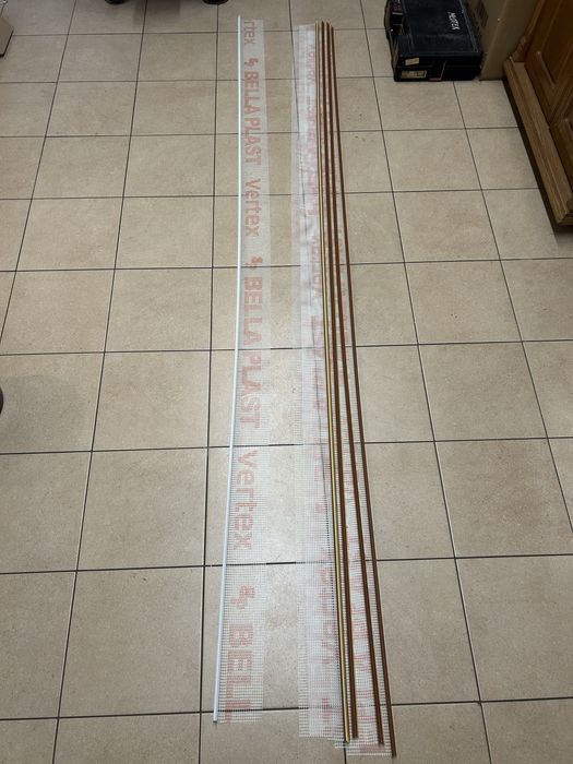 Listwa przyokienna z siatką APU PCV 2,5m