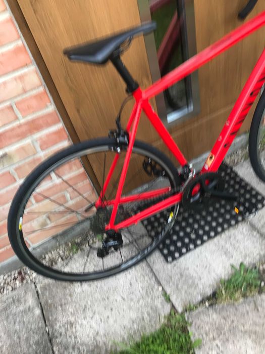 sprzedam rower szosowy czerwony nie używany