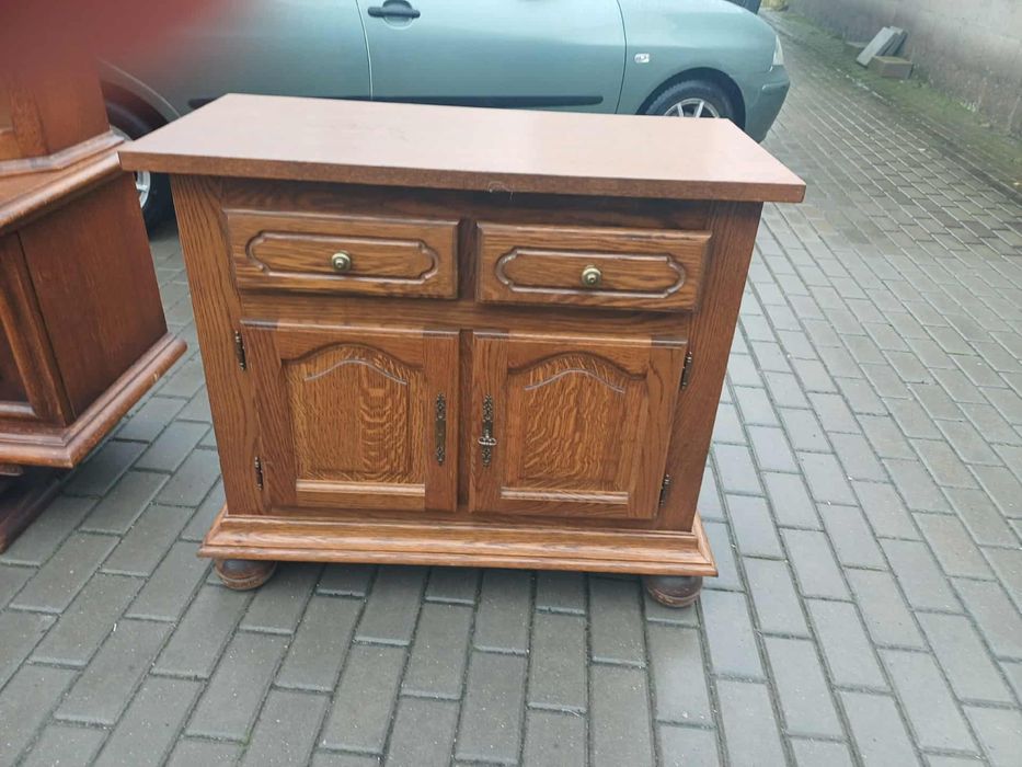 Prosta szafka dębowa