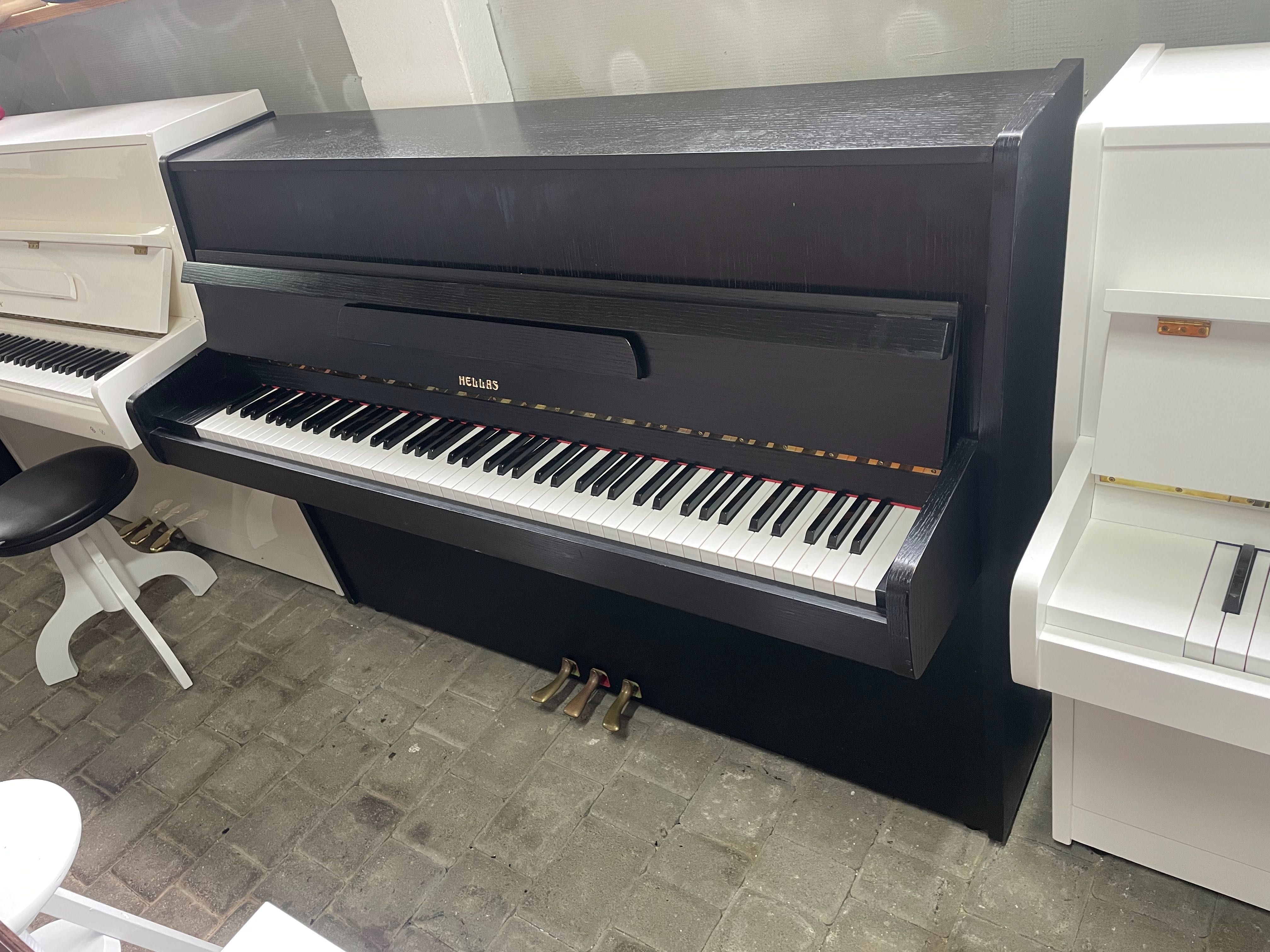 Czarne pianino akustyczne Hellas, dla ucznia