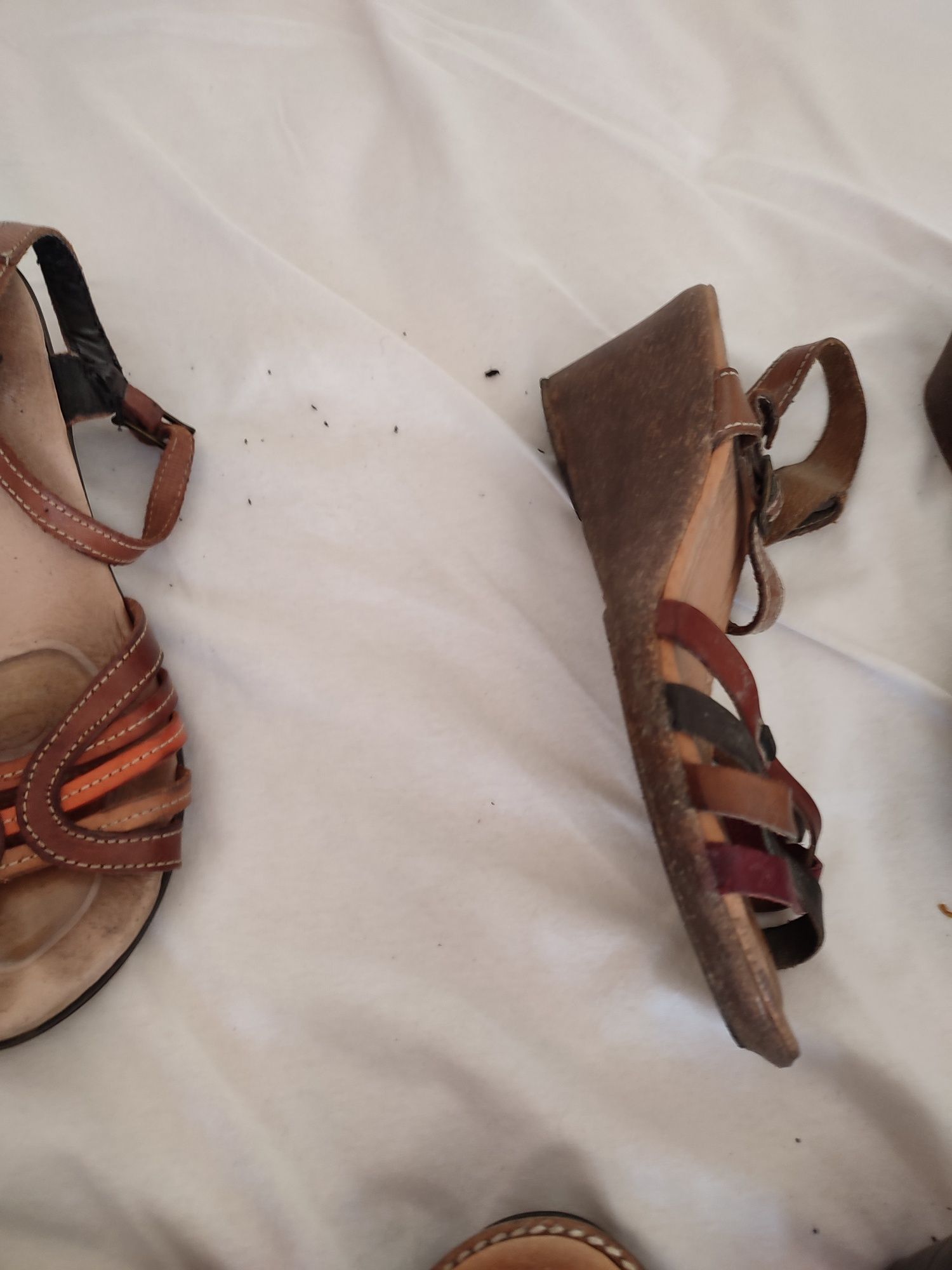 5 pares de sandálias